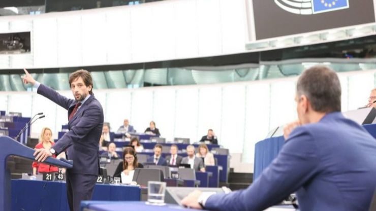 Vázquez a Sánchez: 'A usted que tanto le importa la historia sepa que la suya no va a acabar bien'