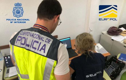 Operativo histórico: España y otros países europeos eliminan cientos de manuales para cometer atentados terroristas