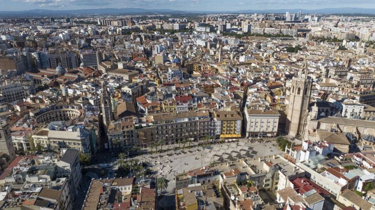 València baja el umbral de las 47.000 personas desempleadas