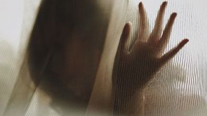 Abusó sexualmente de sus dos hijas menores pero le han reducido la condena