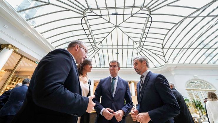 Feijóo alienta movilizaciones continuas contra el Gobierno aunque Vox se desliga