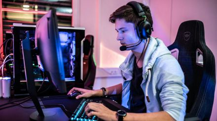 Los riesgos de los videojuegos: De padecer tinnitus a la pérdida de audición