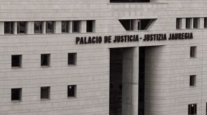 32 años de prisión por abusar sexualmente de su hija y dos hijastras