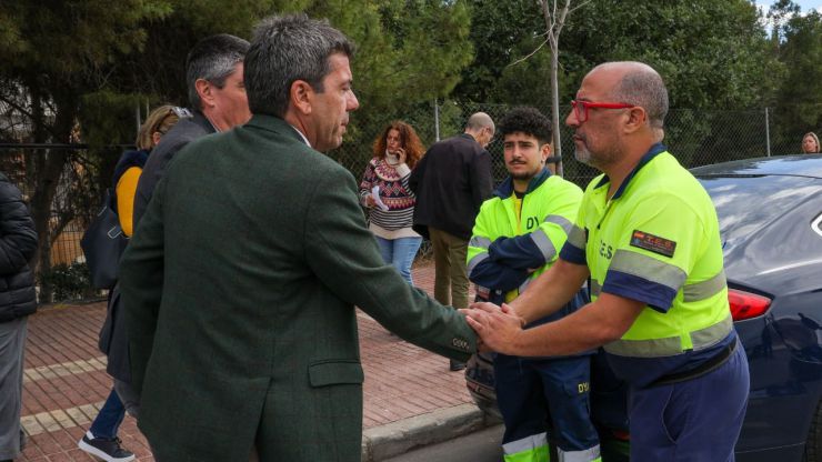 Incendio La Vila Joiosa: Mazón traslada el apoyo de la Generalitat para atender las necesidades de los afectados