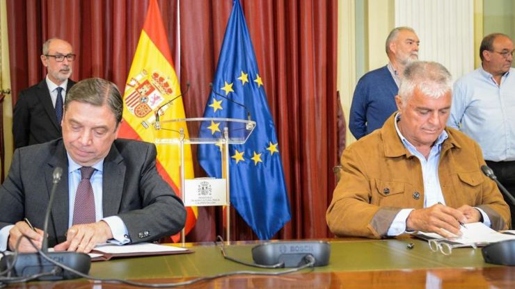 Planas firma con Unión de Uniones el acuerdo sobre las 43 medidas de respuesta del Gobierno a las inquietudes de agricultores y ganaderos
