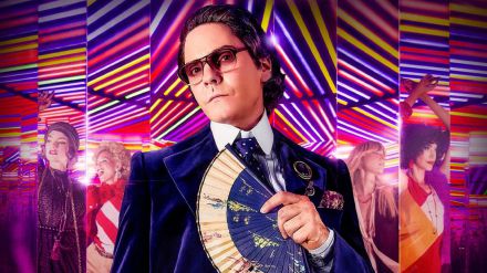 Karl Lagerfeld cobra vida en Disney+ de la mano de Daniel Brühl y Théodore Pellerin