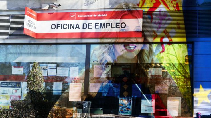 Un junio de récord: El paro baja de los 2,6 millones hasta mínimos desde 2008