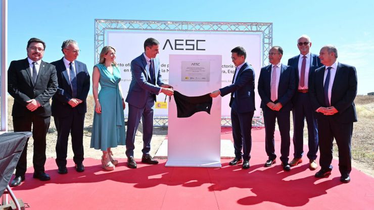 Pedro Sánchez sitúa a Extremadura como 'referente internacional en la automoción del futuro'