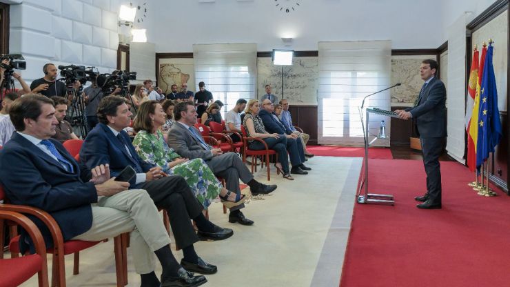 Mañueco garantiza 'estabilidad y certidumbre' en Castilla y León y comunica la nueva composición del Gobierno autonómico