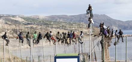Llegan menos inmigrantes irregulares a España