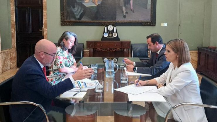 Martín solicita la colaboración de la FMM para impulsar la adhesión de los ayuntamientos al sistema VioGén