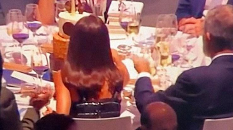'Inadmisible': Se hace viral el manotazo de Felipe VI a Letizia en público