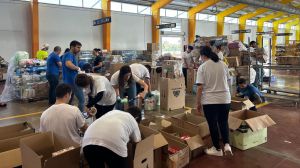 Mercavalencia recibe diariamente una veintena de toneladas de ayuda para los afectados por la DANA