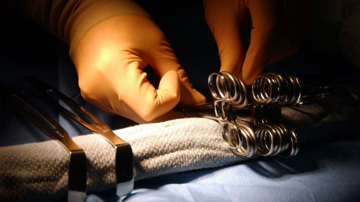 Sanidad avanza en nuevas normas para que solo médicos especialistas puedan realizar cirugías estéticas