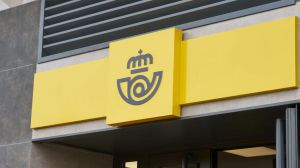 CNMC evalúa tarifas de Correos para 2025 ante precios por debajo de costos reales