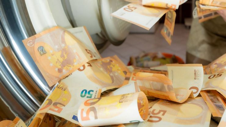 Desmantelan red criminal que lavaba 100 millones de euros