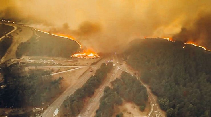Catorce incendios graves en España desatan críticas políticas y malestar entre bomberos