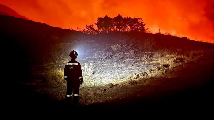 El incendio en Fasgar (León) sigue fuera de control tras 21 días de lucha contra las llamas