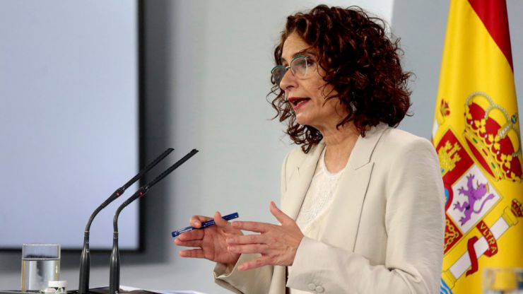 Montero critica al PP por pactar con quienes niegan la violencia machista