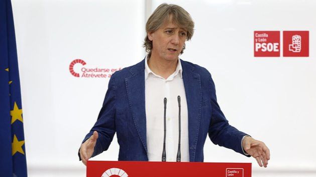 Carlos Martínez critica el liderazgo aislado de Feijóo en el PP
