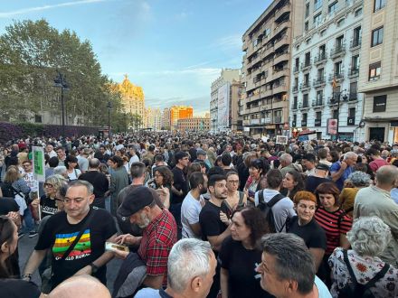 Indignación en À Punt por priorizar una corrida de toros sobre la manifestación por las víctimas de la DANA en Valencia
