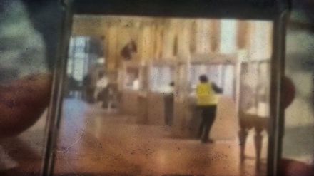 Detienen a sospechosos del robo de joyas en el Louvre, uno intentaba escapar a Argelia