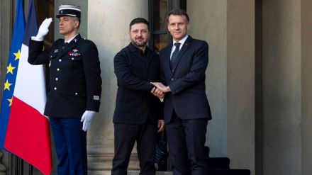 Macron anuncia una 'fuerza multinacional' tras un posible alto el fuego en Ucrania mientras se producen ataques