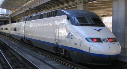 Adif extiende hasta diciembre el retraso de 25 minutos en trenes AVE Madrid-Barcelona
