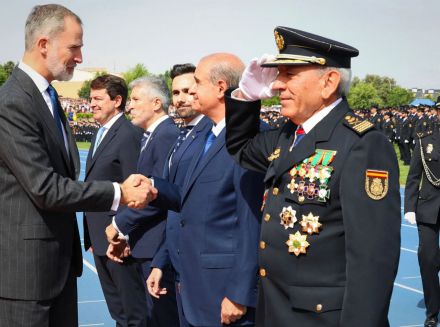 La segunda mujer que acusa de acoso al exDAO de la Policía Nacional afirma tener vídeos y fotografías