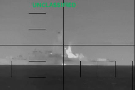 Teherán sufre apagones tras bombardeos a plantas energéticas en medio de la guerra