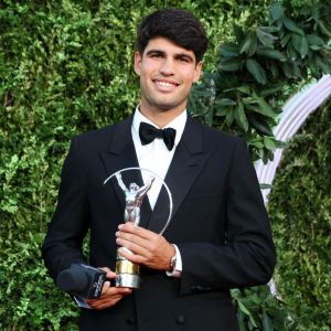 Carlos Alcaraz recibe el premio al mejor deportista del año en los Laureus