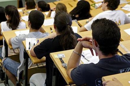 Más de 152.000 aspirantes compiten por 18.000 empleos públicos en España