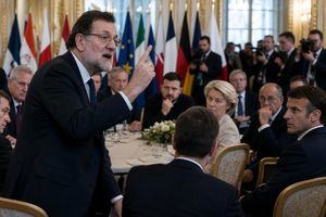 Rajoy genera controversia racial y opaca la reunión de apoyo a Ucrania en París