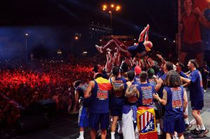 Cibeles se llena de euforia para celebrar a los campeones del mundo
