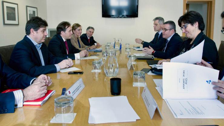 El presidente de la FMM se reúne con los sindicatos para tratar temas de seguridad y no convoca al Partido Popular