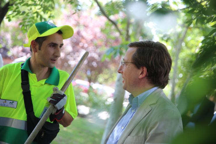 Almeida refuerza la limpieza de Madrid con 500 nuevos operarios