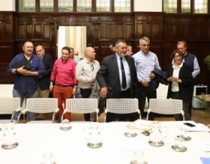 Carmena se reúne con los representantes del sector del taxi para solucionar sus problemas
