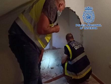 Sospechoso de asesinar a otra mujer lleva a la Policía al cadáver emparedado de su ex en Torremolinos