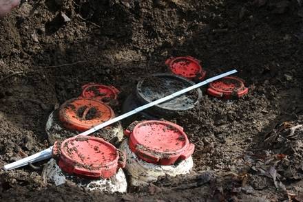 Localizado en Irún (Guipúzcoa) un zulo de ETA con siete bidones con material explosivo
