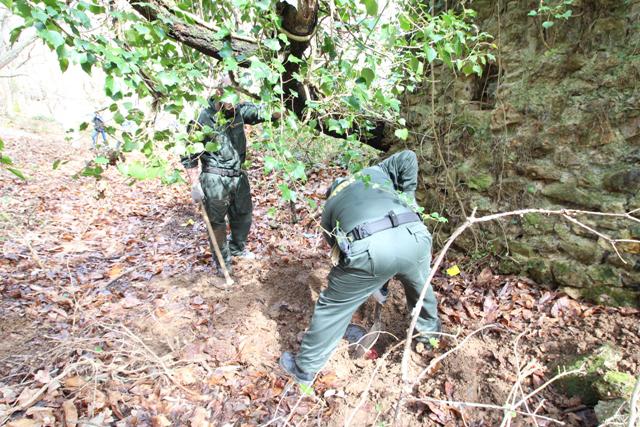 Localizado en Irún (Guipúzcoa) un zulo de ETA con siete bidones con material explosivo