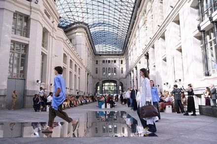 Adolfo Domínguez debuta en la pasarela 080 Barcelona Fashion con su nueva colección