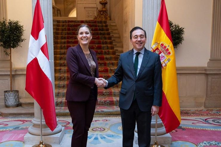 Catalán, euskera y gallego como lenguas oficiales de la UE: La controvertida y aplaudida solicitud de Albares a Dinamarca