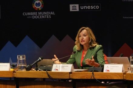 Pilar Alegría destaca la importancia de apoyar a los docentes en la Cumbre Mundial de la UNESCO
