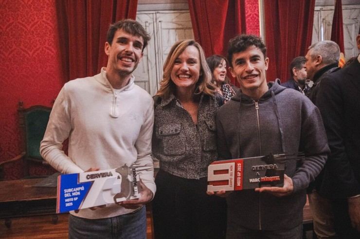 Ministra Alegría rinde homenaje a los hermanos Márquez por su exitosa temporada en MotoGP