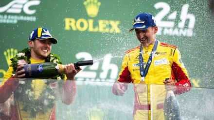 Alonso y Russell celebran la victoria de Kubica en Le Mans tras su regreso a las pistas