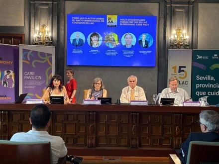 Ana Redondo aboga por el reconocimiento y pago de los cuidados en la sociedad