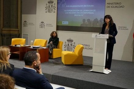 Impactante: El 72% de las jóvenes sufren acoso en redes sociales