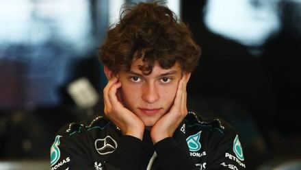 Kimi Antonelli aprueba su examen de manejo antes de debutar en F1 con Mercedes