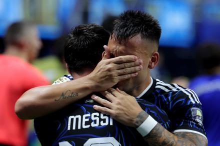 Argentina se enfrentará a España en la final del Mundial tras remontar a Inglaterra con la ayuda de Messi