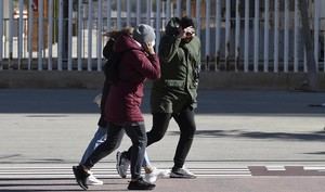 Alertan sobre fuertes vientos y fenómenos costeros en Cádiz y Almería